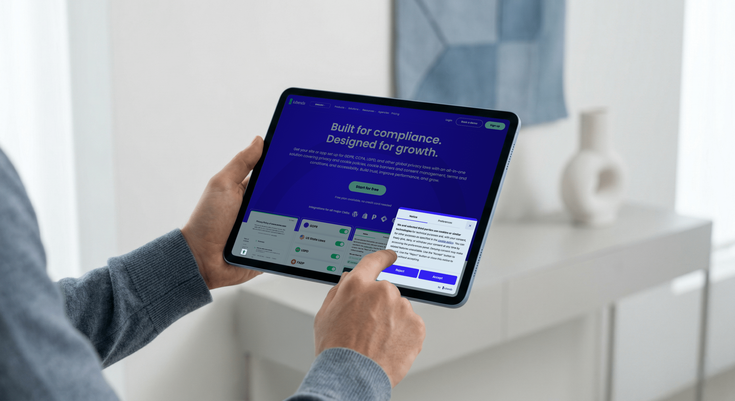 The redesigned cookie banner and configurator
